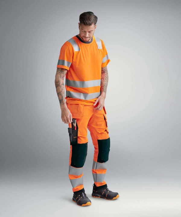 snickers 6243 hi vis stretch trousers holster pockets class 2 lifestyle (1)